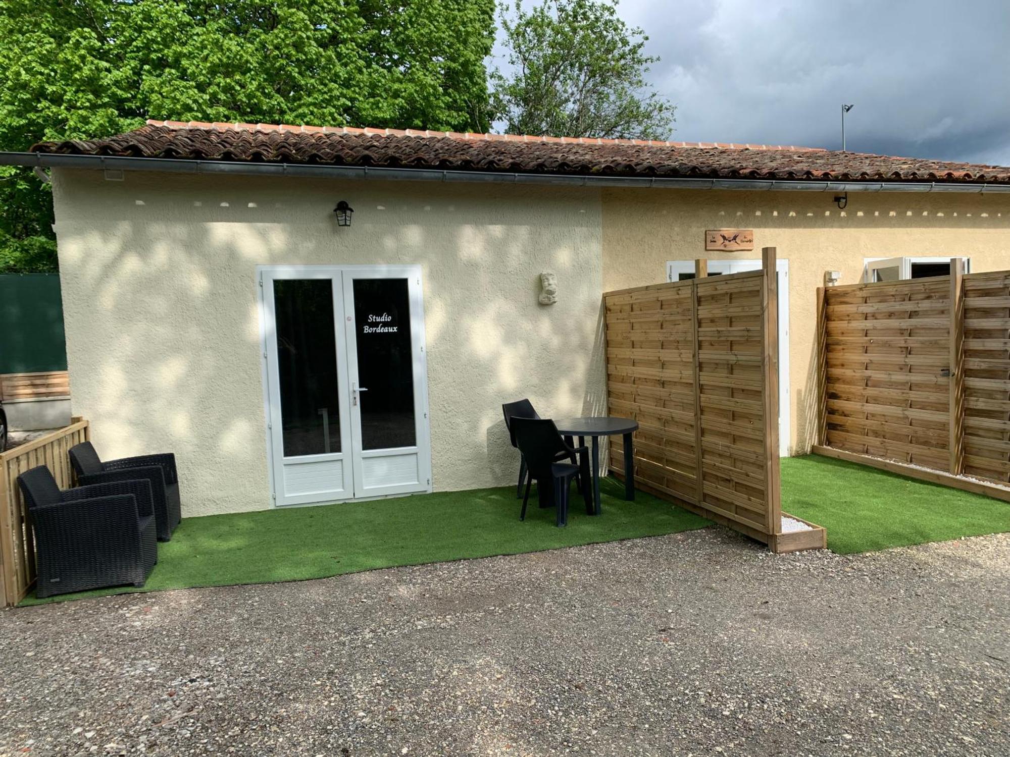 Chambre D'Hotes Naturiste Le Jardin Des Hirondelles Blanzaguet-Saint-Cybard Zewnętrze zdjęcie